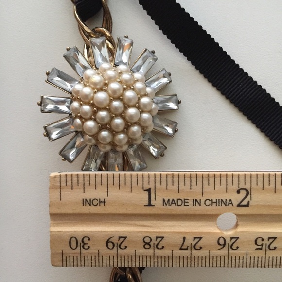 Gorgeous flower pendant necklace - Picture 4 of 8